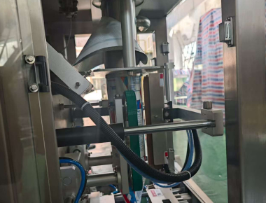 Sistema integrato ad alta velocità di forma-riempimento-sigillo per imballaggi di sale