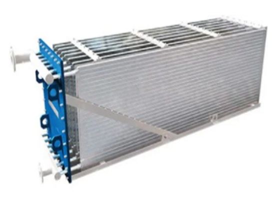 Il termo scambiatore di calore del piatto degli ss 6x2m con gli ampi tubi appoggia il piatto